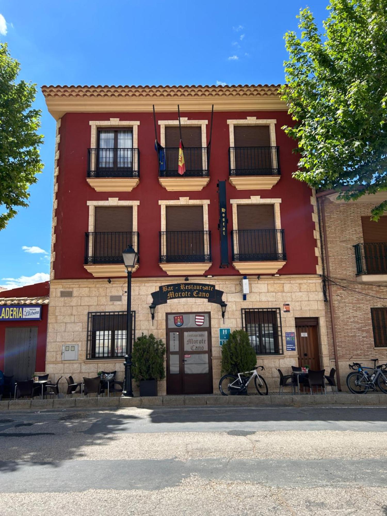 Hostal Restaurante Morote Cano Lezuza Exteriör bild